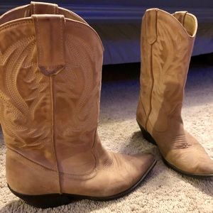 Women’s cowboy boots